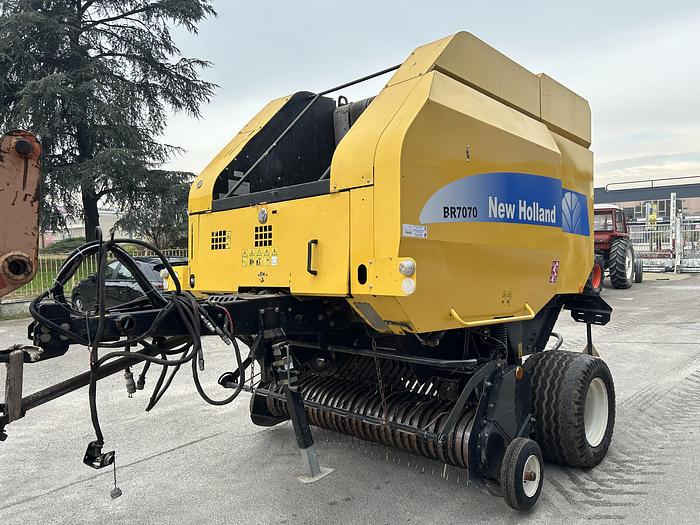 Usato 2010 New Holland BR 7070
