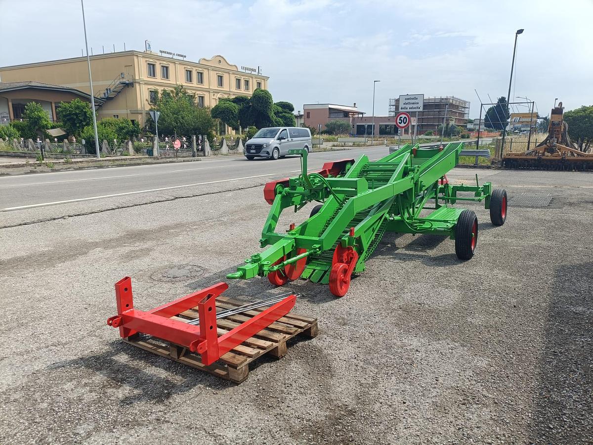 Usato scavapatate trainato