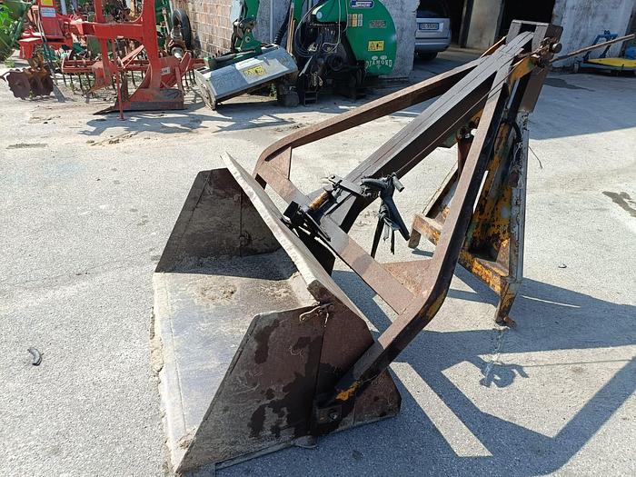 Usato Paletta idraulica posteriore per trattore agricolo