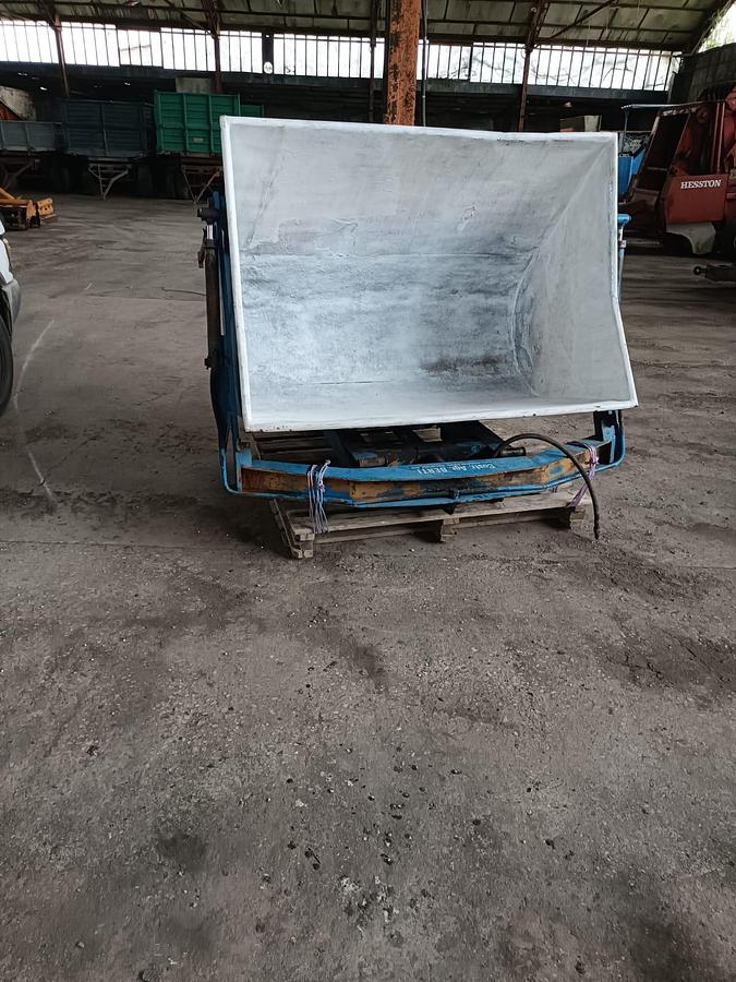 Usato muletto-vasca per uva-ecc Berti idraulica