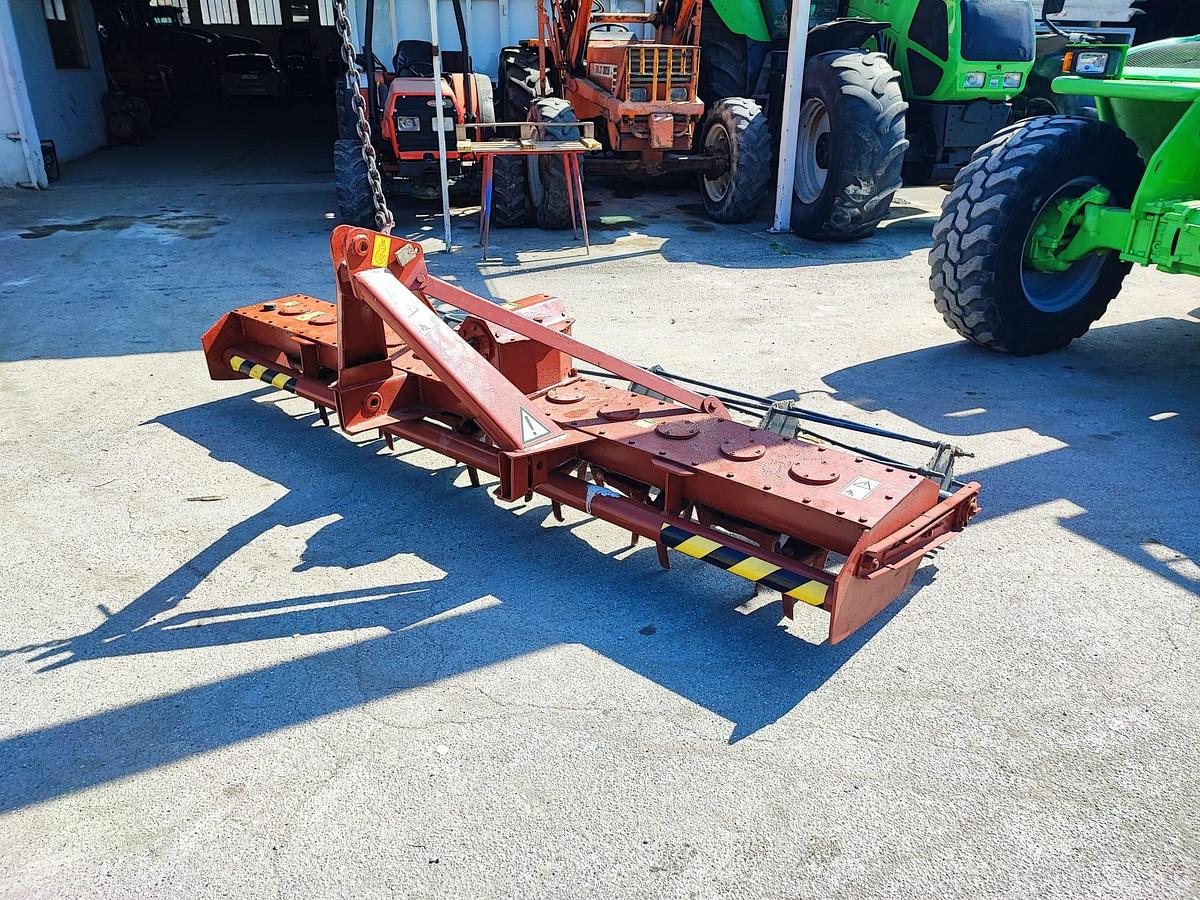 Usato Erpice rotante da 3 metri con rullo a gabbia