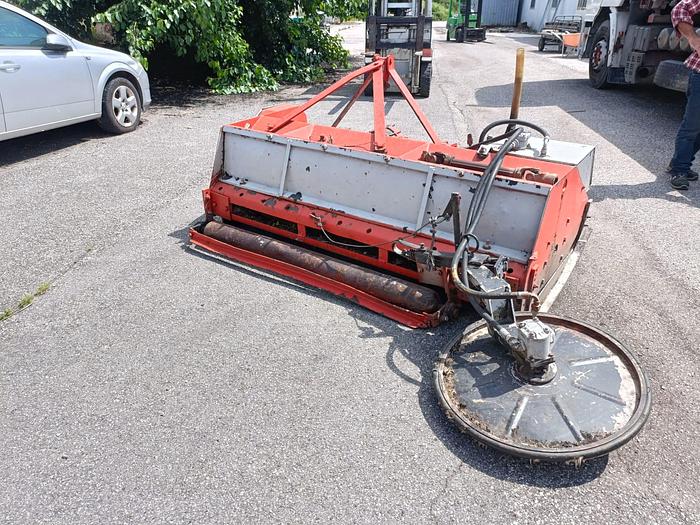 Usato Trincia con ruota interfilare da 2,20 m