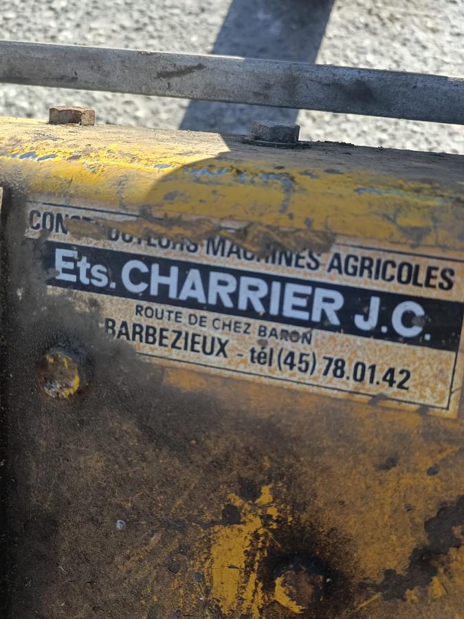 Usato Scalzatore ventrale Charrier a vomere