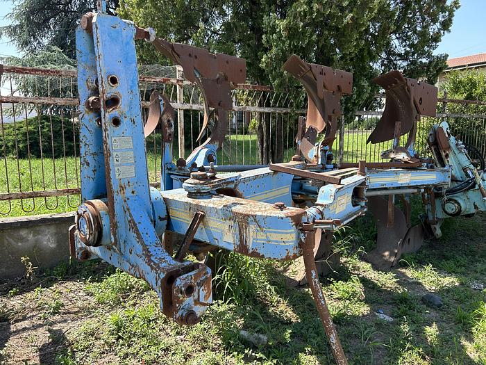 Usato Aratro trivomere Annovi