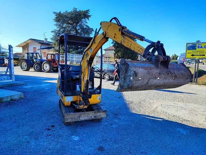 Usato Mini escavatore JCB modello 8015