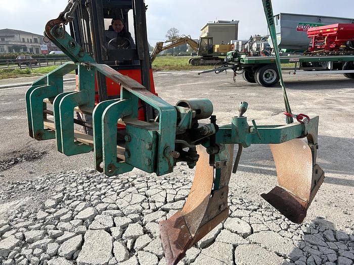 Usato Aratro bivomere singolo Scalmana