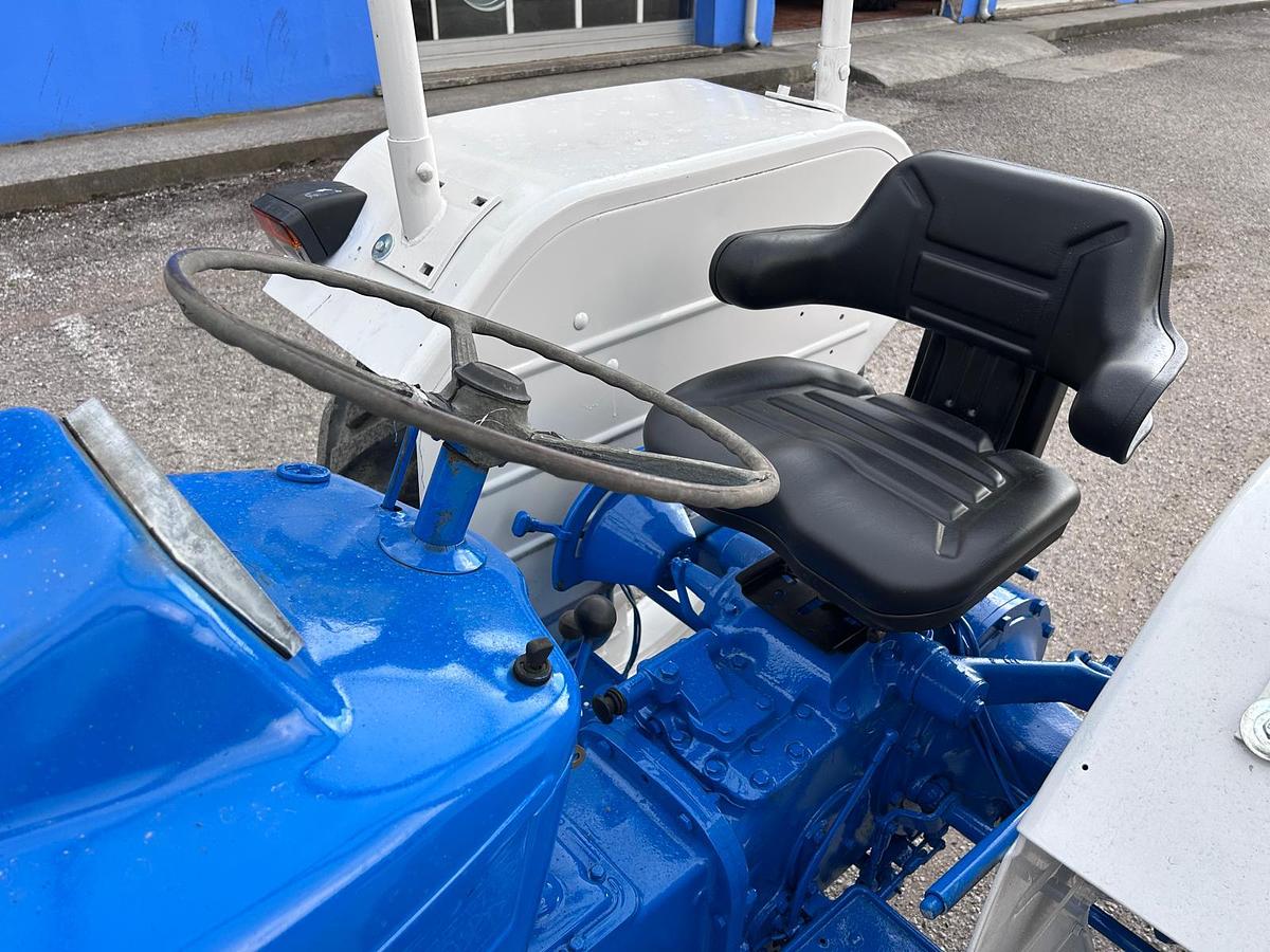 Usato Ford 3000 Y con tettuccio di protezione