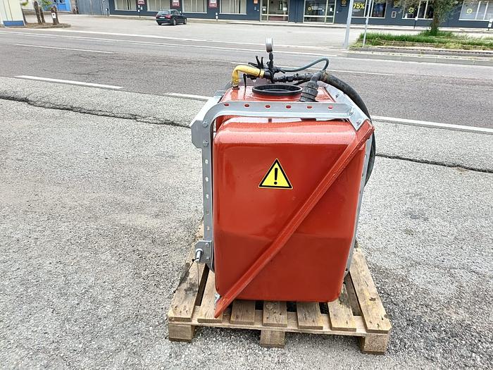 Usato Botte diserbo da 4 q per vigneto o frutteto