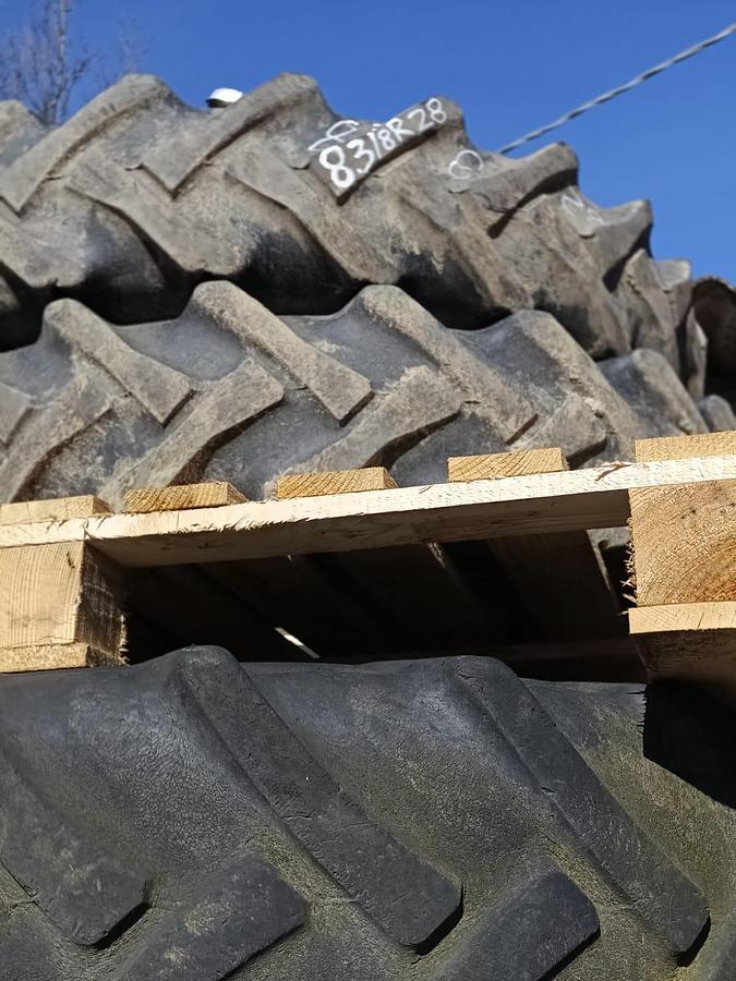 Usato Gomme varie per trattore agricolo o rimorchio (3)