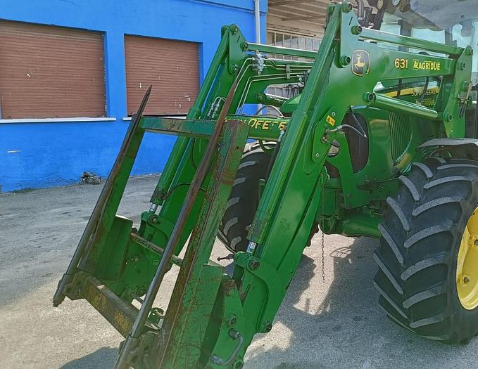 Usato Caricatore originale John Deere 631 con forche