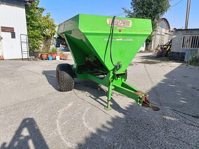 Usato Spandiconcime trainato Eurospand da 12q con catene