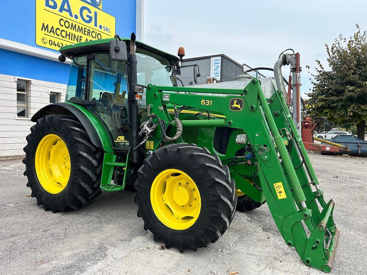 Usato John Deere 5820 caricatore JD631