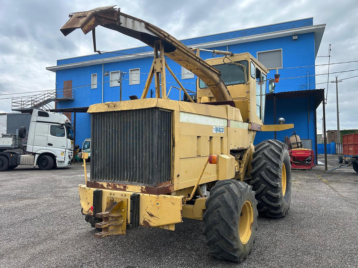 Usato Trincia semovente Ford New Holland 2305 con barra