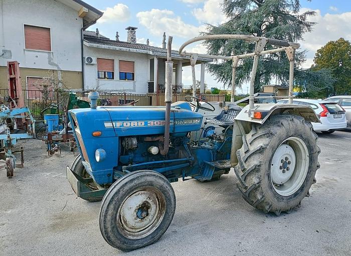 Usato Ford 3055 con arco di protezione