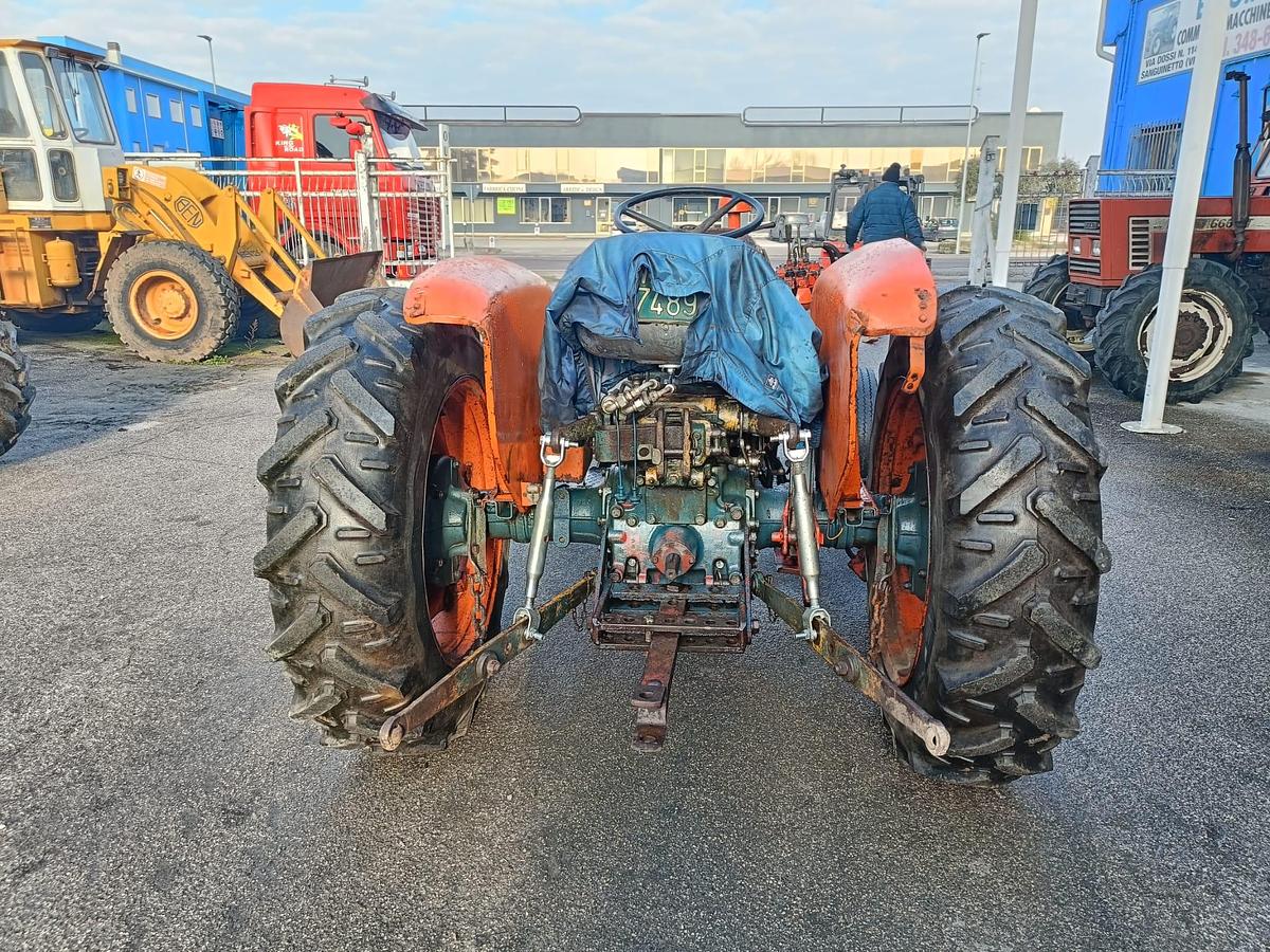 Usato fiat 415 con scalzatore interfilare o lametta per vigneto