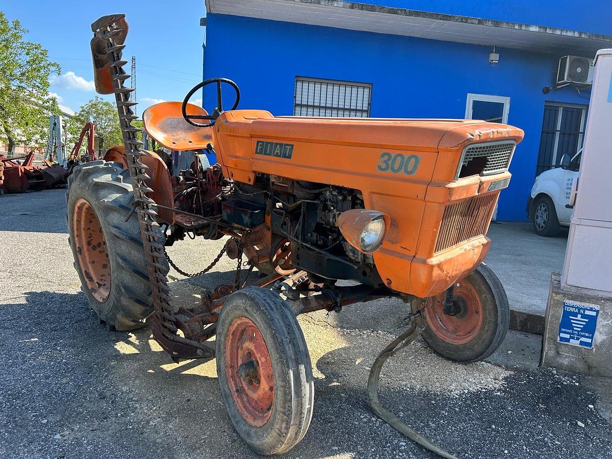 Usato Fiat 300 con barra falciante