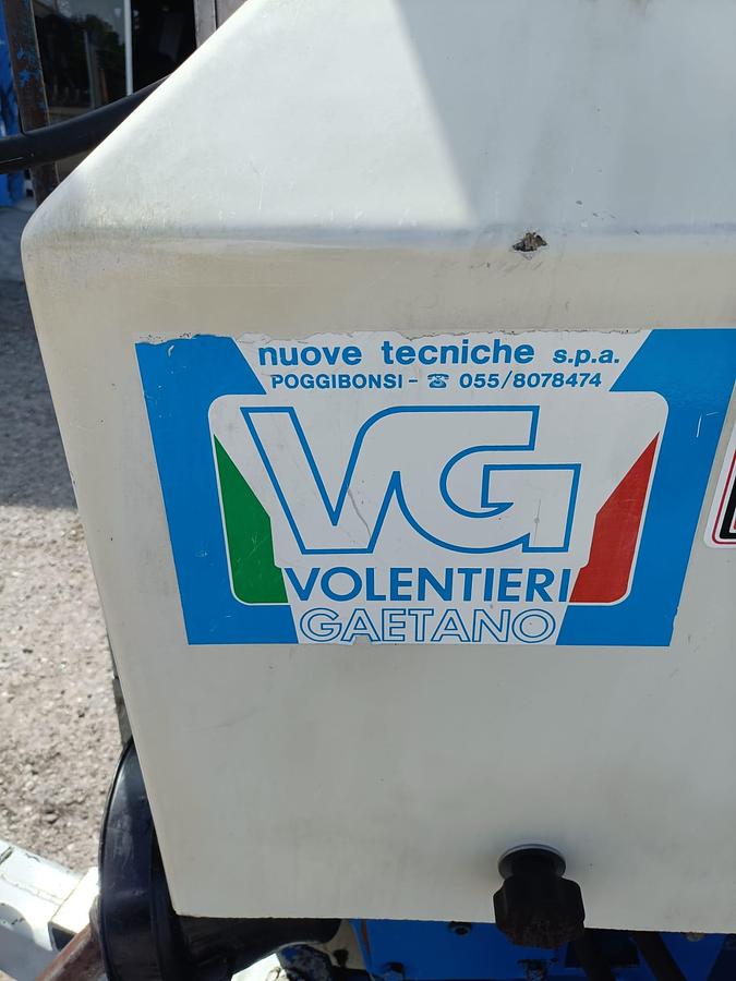 Usato vendemmiatrice Volentieri trainata idraulica