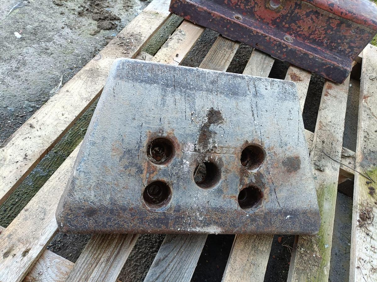 Usato Zavorre e porta zavorre per trattore-diverse marche