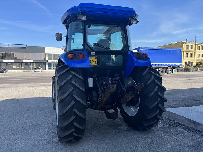 Usato New Holland TD 5.95-anno 2014-caricatore MX U8