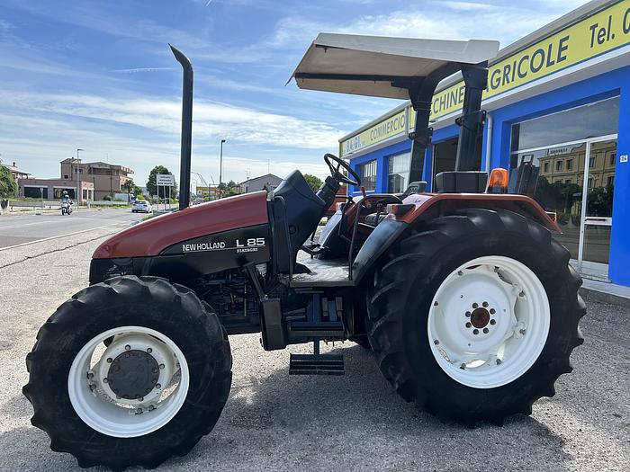 Usato New Holland L 85- CV 85- Cilindri 4- anno 1998