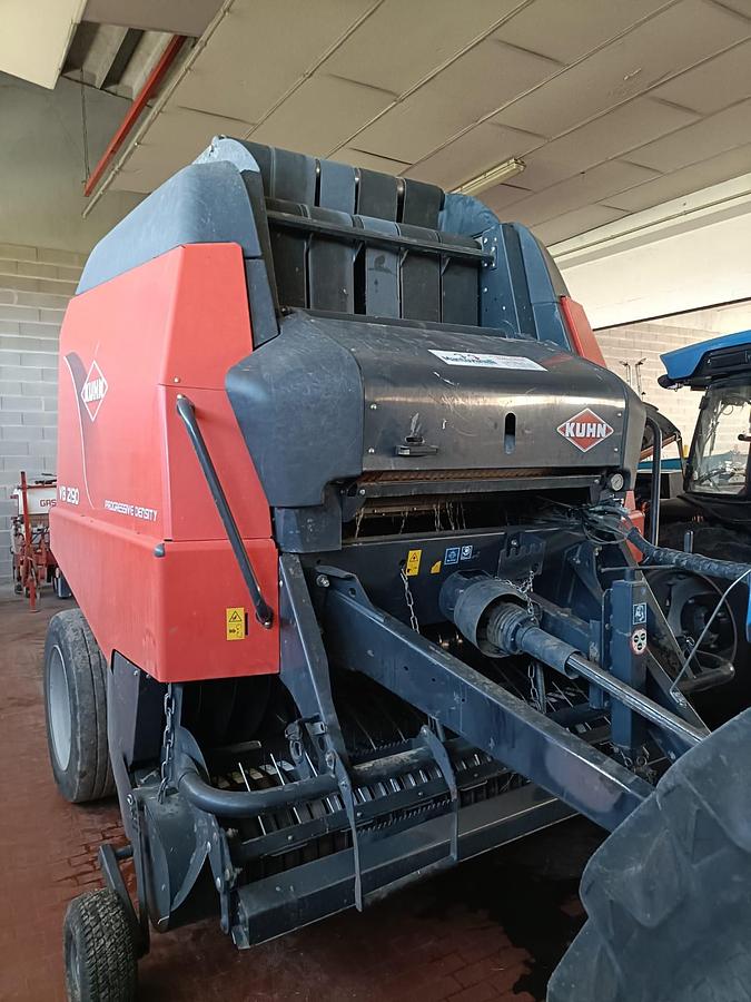 Usato rotopressa Kuhn VB2190 progressive density
