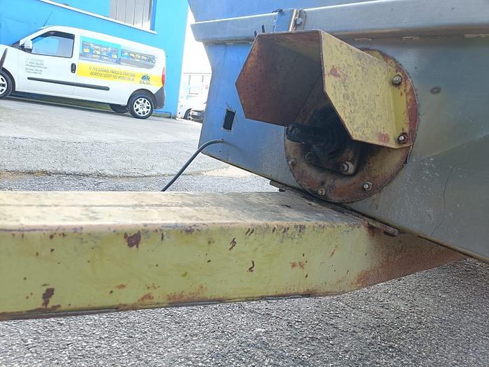 Usato Rimorchietto con coclea e proboscide da 50 q