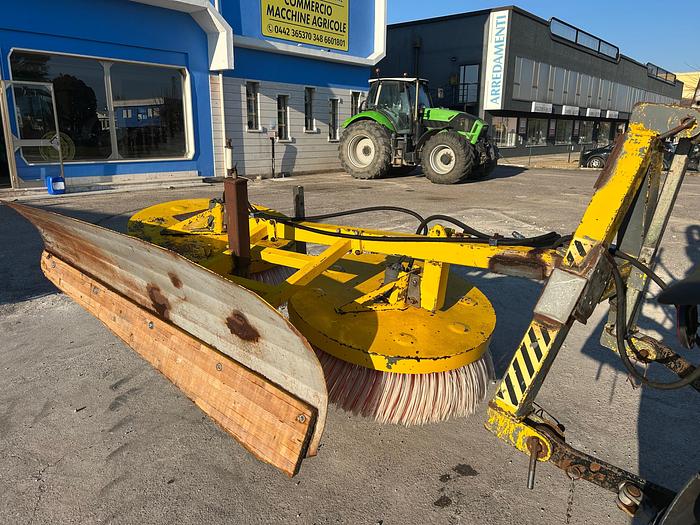 Usato Spazzatrice a due spazzole