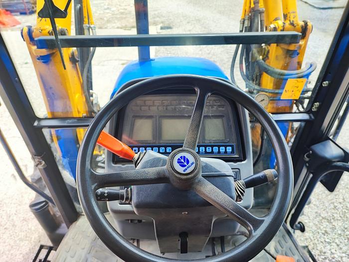 Usato New Holland TS 100 anno 2004 ore 6200 con caricatore