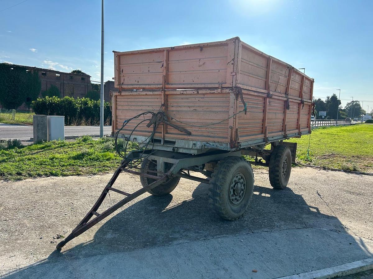 Usato Rimorchio agricolo Artigiano- 50q- targa e libretto
