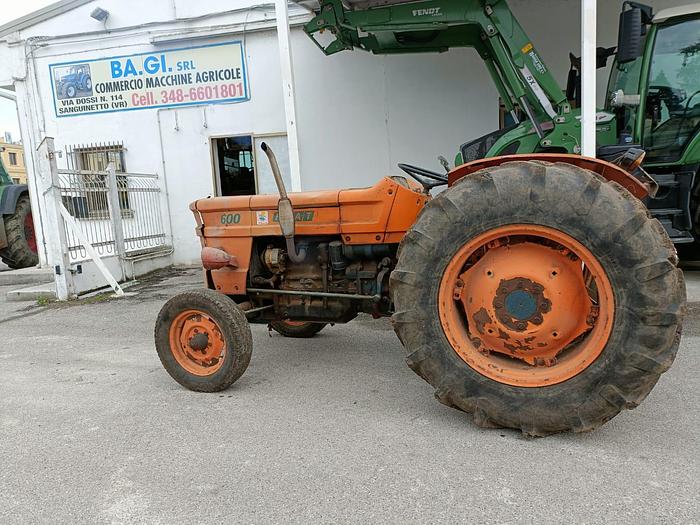 Usato Fiat 600-8 cilindri 4 con 2 leve (come Fiat 640)