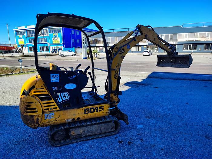 Usato Mini escavatore JCB modello 8015