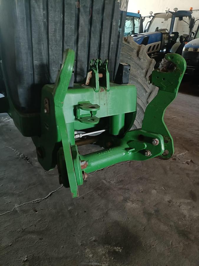 Usato sollevatore anteriore John Deere serie 8000