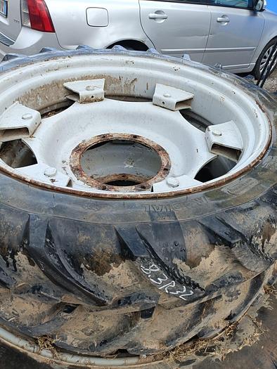 Usato N 4 gomme strette per Case o New Holland