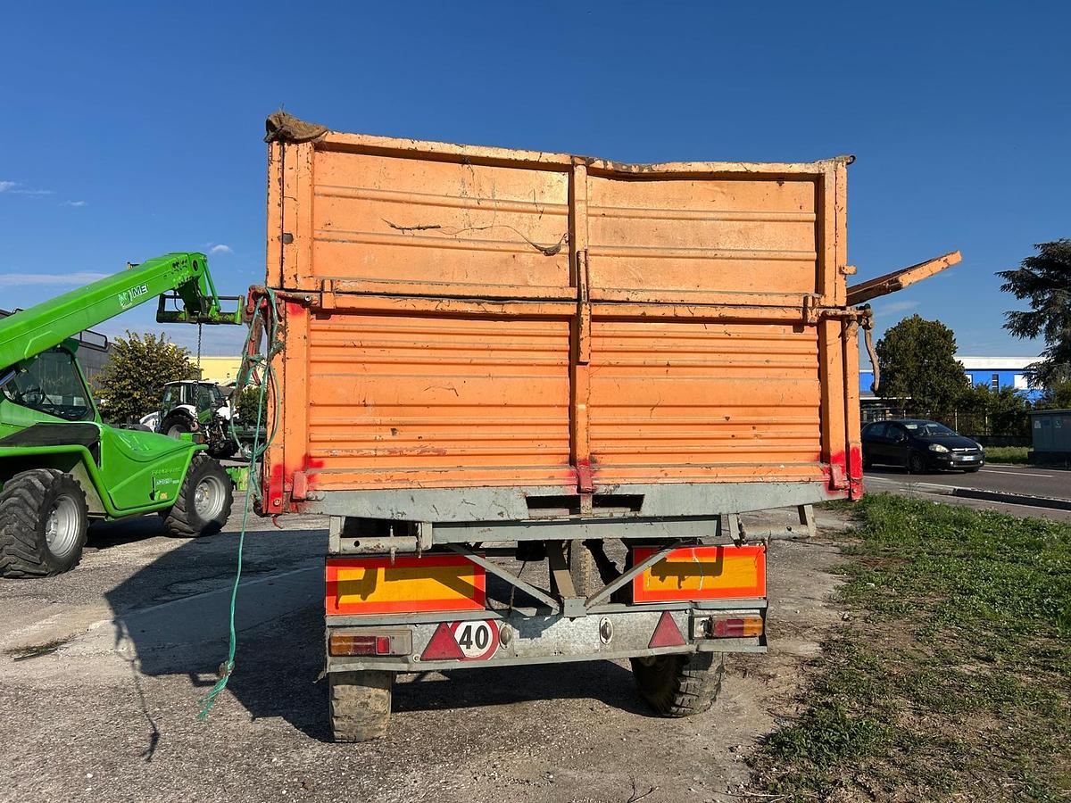 Usato Rimorchio agricolo Artigiano- 50q- targa e libretto