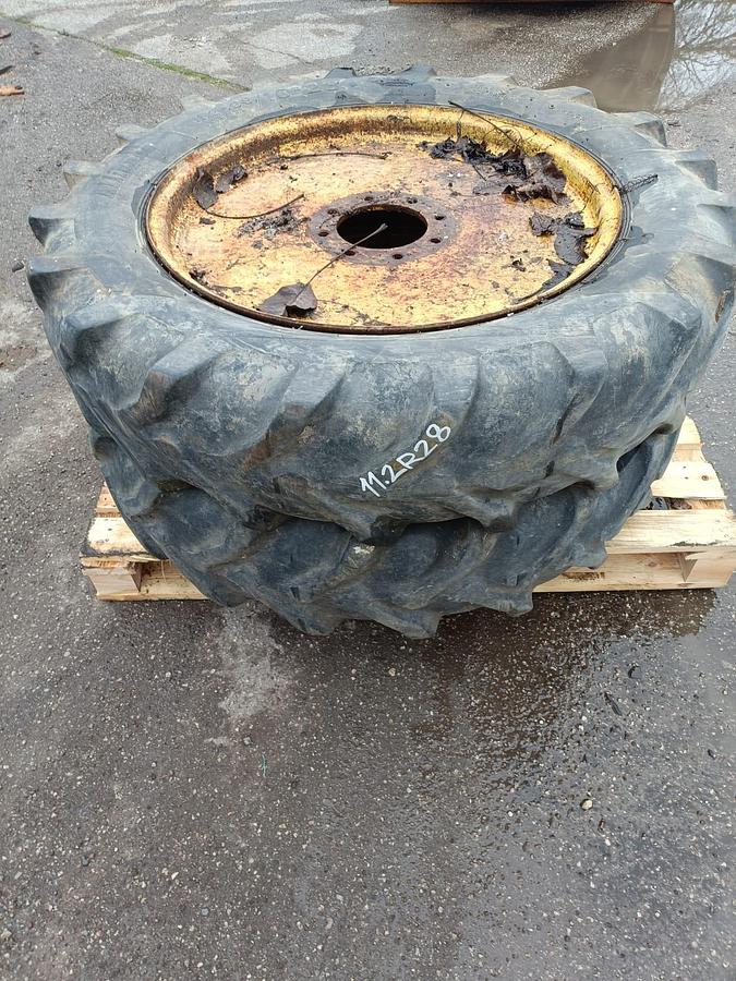 Usato Gomme varie per trattore agricolo o rimorchio (1)