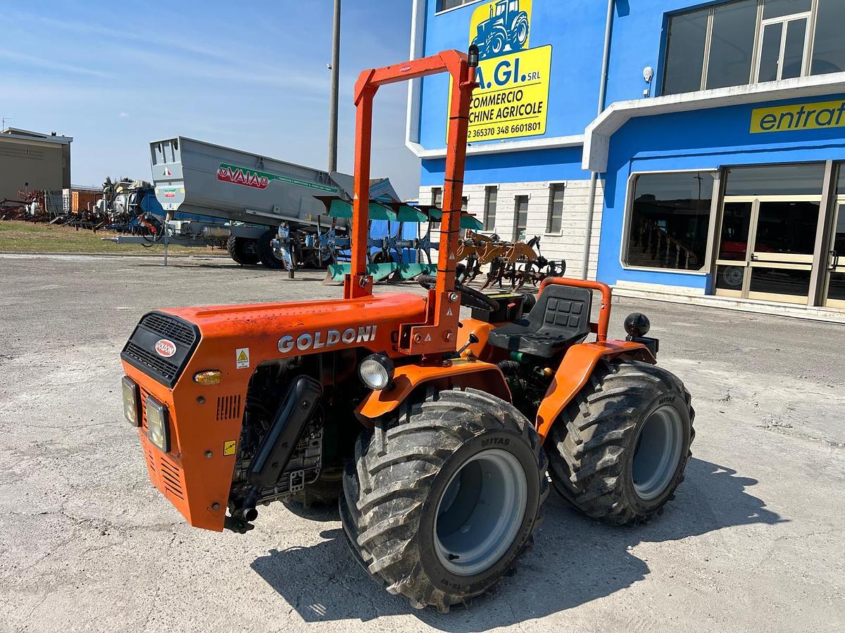 Usato Goldoni 933 snodato + attrezzatura dedicata