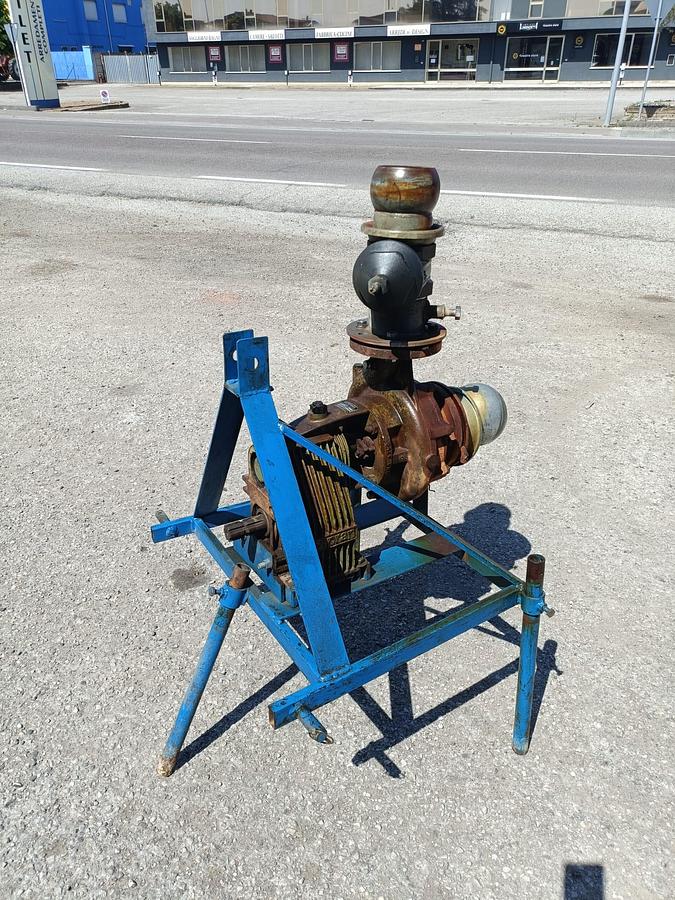 Usato pompa con cavalletto Bertolaso