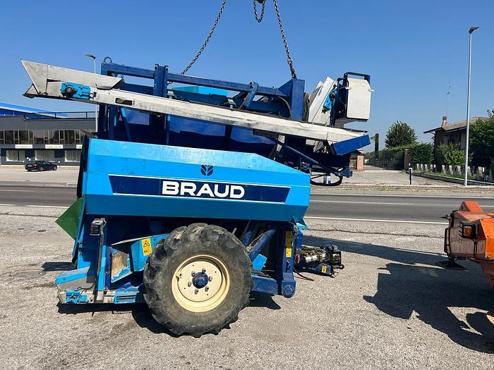 Usato Vendemmiatrice trainata New Holland braud TB 15