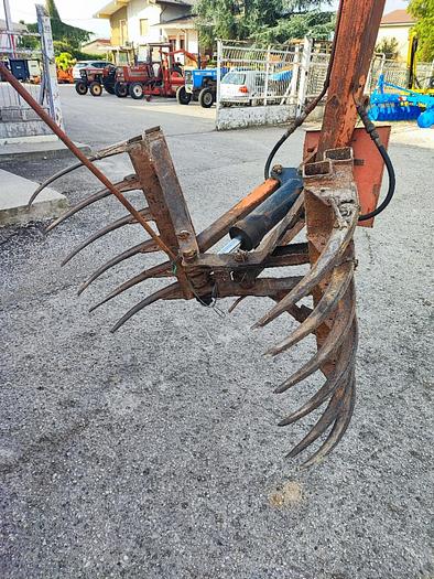 Usato Caricaletame industriale trainato Lo-Ma LM 1000