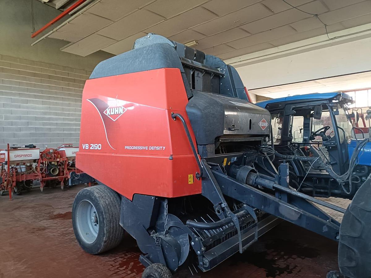Usato rotopressa Kuhn VB2190 progressive density