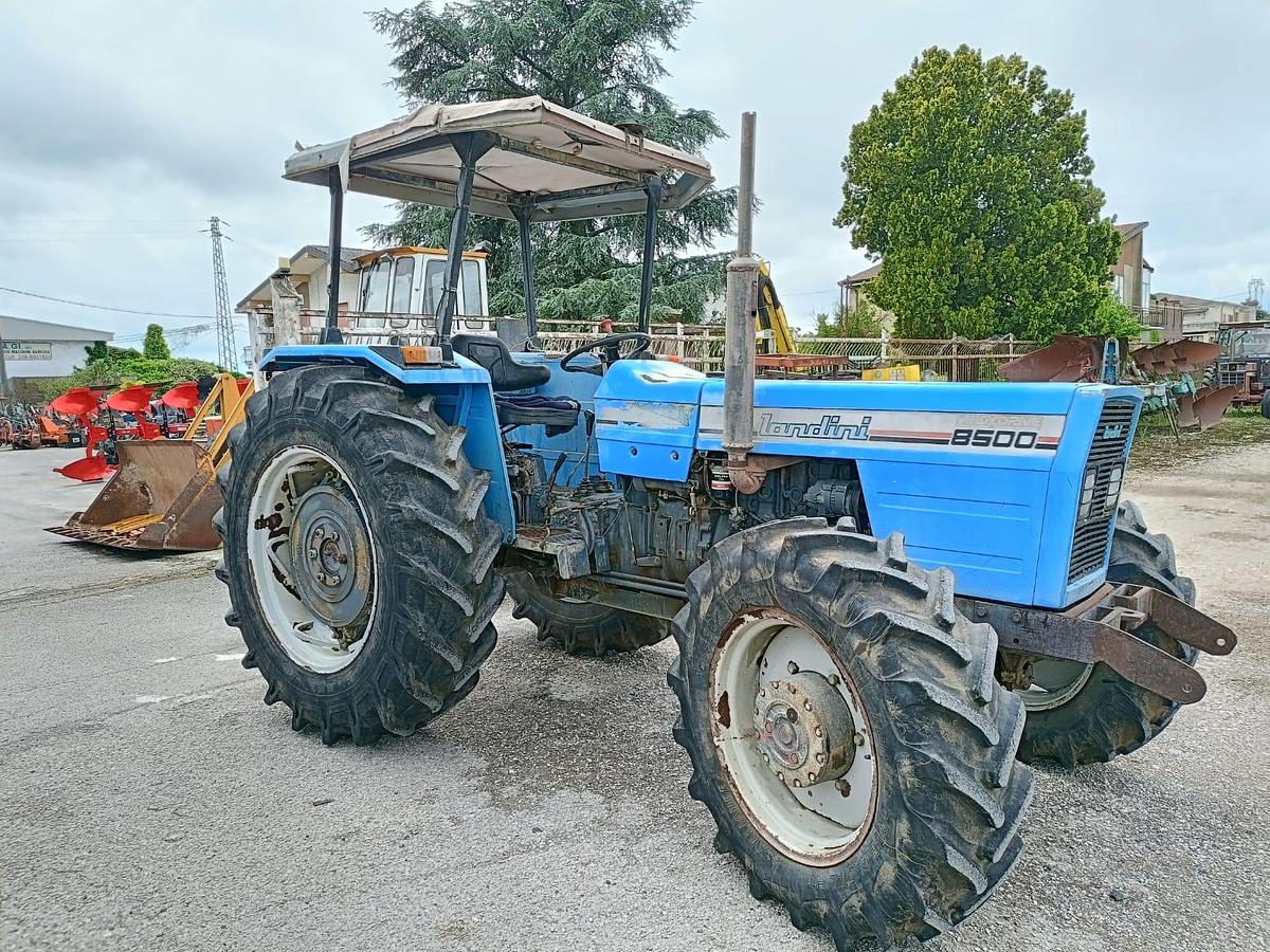 Usato Landini 8500- idroguida e distributori idraulici
