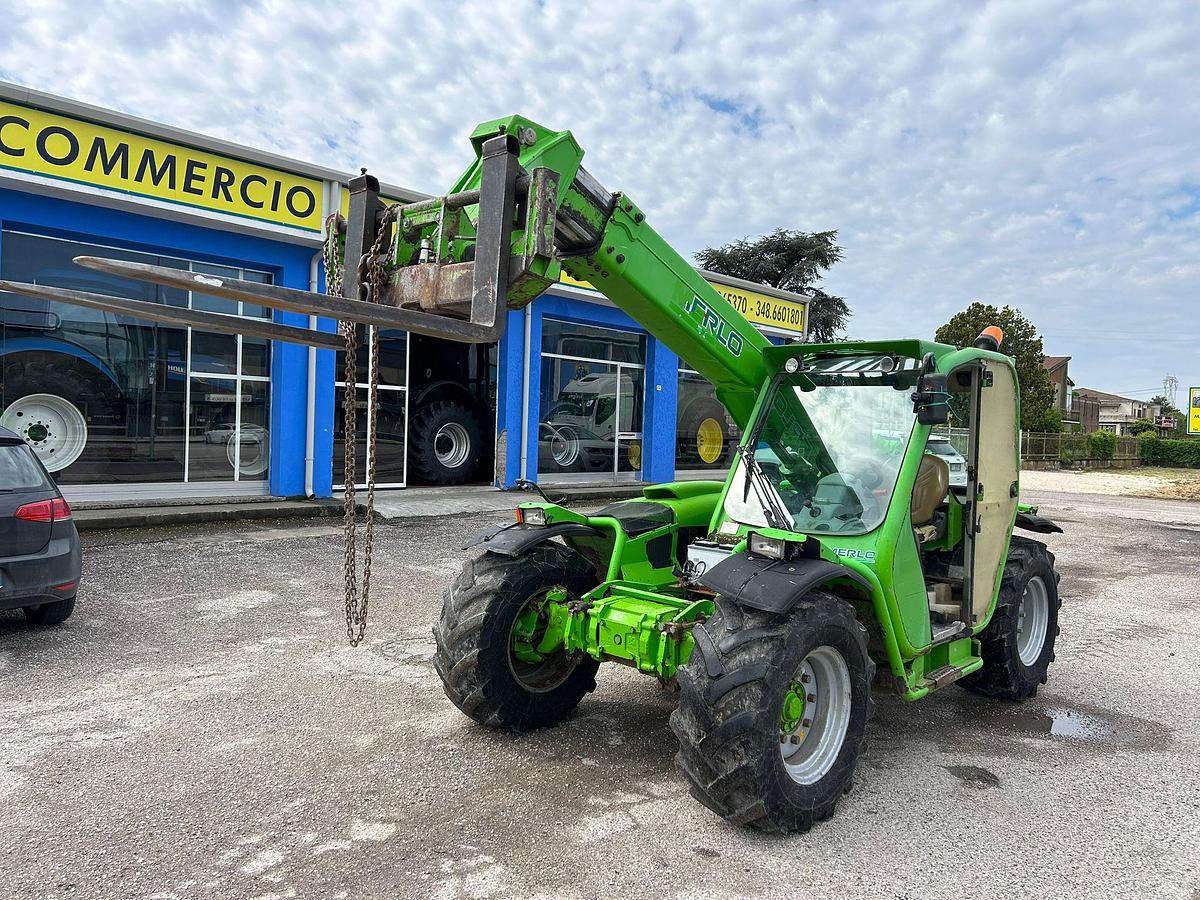 Usato telescopico Merlo P 28.6 con forche da bancali