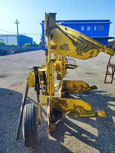 Usato Aratro bivomere pesante Moro