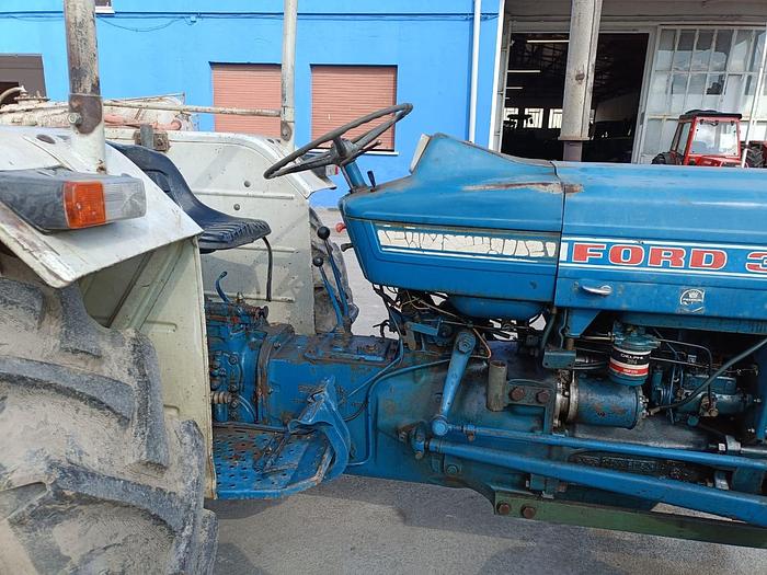 Usato Ford 3055 con arco di protezione