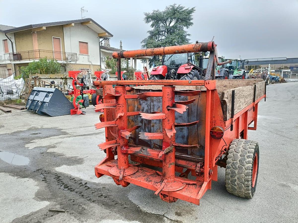 Usato Spandiletame per vigneto o frutteto trazionato