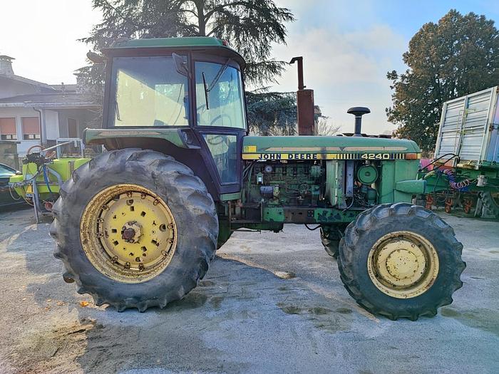 Usato John Deere 4240 DT - CV 130 - cabina con clima