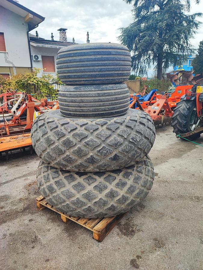 Usato Gomme varie con cerchio o senza