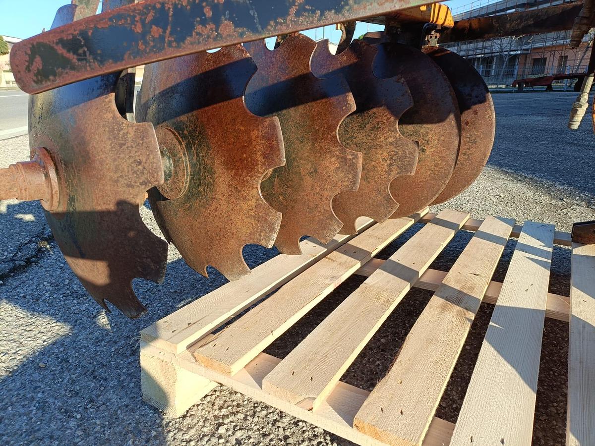 Usato ripper disco Oesse mod 6D idraulico-per vigneto o frutteto