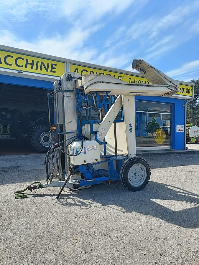 Usato vendemmiatrice Volentieri trainata idraulica