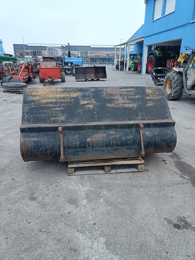 Usato benna usata larghezza 2m